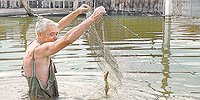 КАЖЕТСЯ, ПОРА СМАТЫВАТЬ УДОЧКИ