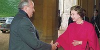 КАК ЕЕ ВЕЛИЧЕСТВО ОБМАНУЛА ГОРБАЧЁВА
